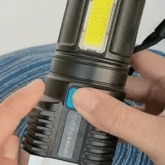 4 LED core zaklamp – zaklamp – LED Oplaadbaar – altijd zicht in het duister – inclusief batterij en USB kabel – waterbestendige zaklantaarn
